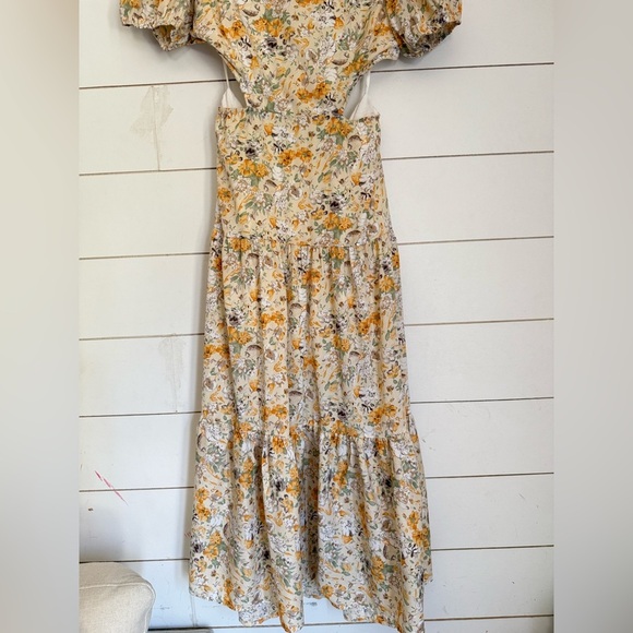 Kiss The Sky Tiered Maxi Dress - Puff Sleeve Open Back Cutout Ditsy Floral Dress - Picture 6 of 10